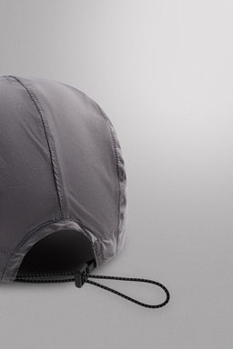 GORRA T?CNICA LIGERA / Morado Oscuro