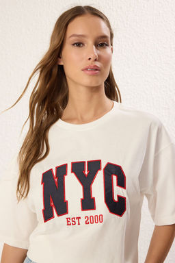 TRENDYOLMILLA Bordo %100 Pamuk Oversize/Genis Pach Nak?sl? Orme T-Shirt TWOSS25TS00069 фото 2