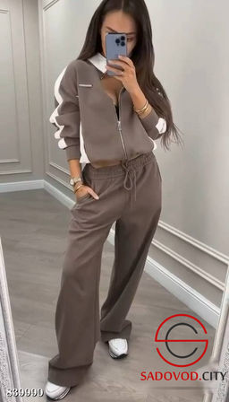 Спортивный женский костюм