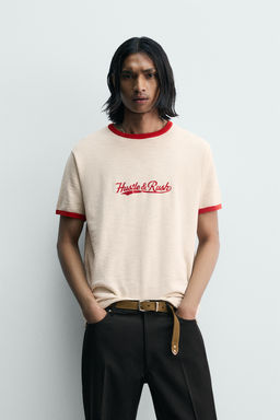 CAMISETA PUNTO CONTRASTE TEXTO / Crudo