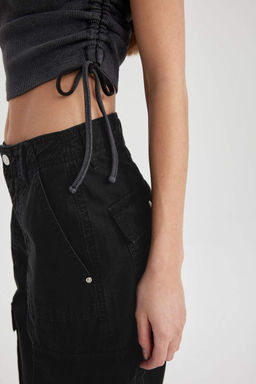 Приталенная футболка с короткими рукавами и сборками со сборками и эффектом выцветания - Defacto фото 4