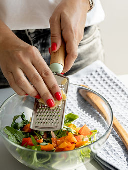 Терка 11x5,5 мятный нержавеющая сталь, бук, ТПР