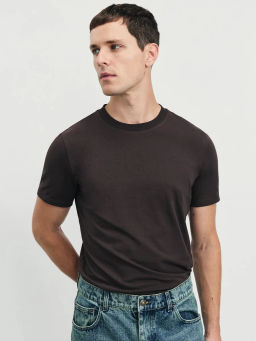 Базовая футболка slim fit / Zarina