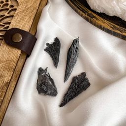 Образец Чёрный Кианит