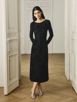 Трикотажное платье приталенного силуэта / Zarina