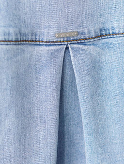 Укороченная рубашка с карманом из облегченного денима