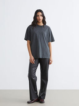 Regular Fit Deri G?r?n?ml? Kad?n Pantolon