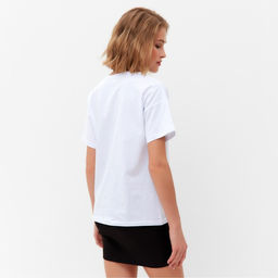 Футболка женская MINAKU с фирменным принтом, цвет белый, размер 52