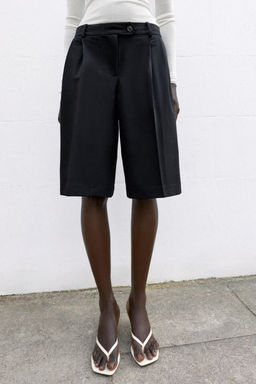 BERMUDA LARGA PLIEGUES / Negro