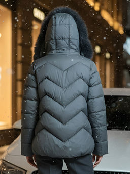 Куртка зимняя женская с мехом и капюшоном тренд темно-серого цвета 7759TC - Visdeer фото 21