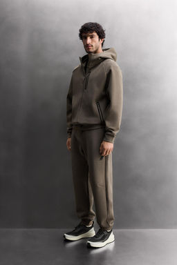 SUDADERA T?CNICA CREMALLERA CAPUCHA / Arena