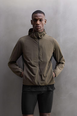 LIGHTWEIGHT COLOUR BLOCK TECHNICAL JACKET - Zara фото 2