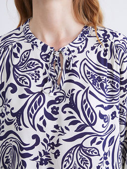 Ba?lamal? Yaka ?i?ekli Kad?n Bluz