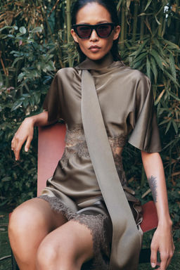 VESTIDO SATINADO ENCAJE ZW COLLECTION / Vis?n - Zara фото 2