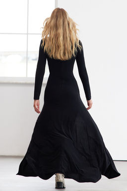 TRENDYOLMILLA Limited Edition Siyah V Yaka Skater/Belden Ac?lan Esnek Maxi Orme Elbise TWOAW25EL00299 фото 4