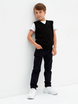 Черный вязаный жилет для мальчика