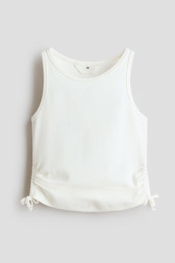 Top con detalles fruncidos