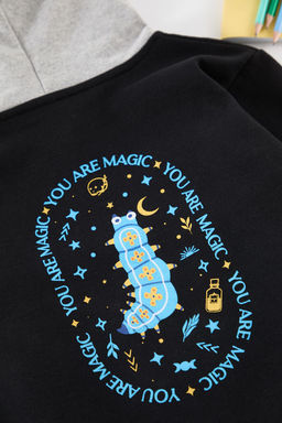 Siyah Kapusonlu Erkek Cocuk S?rt Bask?l? Orme Sweatshirt TKDAW25SW00125 - Trendyolmilla фото 3