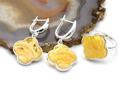 Серьги четырехлистный Клевер с кольцом 19*19мм с янтарём в посеребрении цв.молочно-лимонный, 5,9г