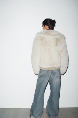 FAUX FUR ZIP-UP SHORT COAT - Zara фото 5