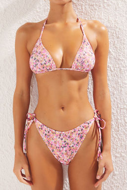 TRENDYOLMILLA Cicek Desenli Ucgen Baglamal? Dokulu Regular Bikini Tak?m? TBESS25BT00106  фото 16