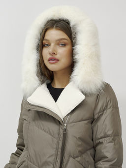 Куртка зимняя женская косуха с мехом и овчиной коричневого цвета 389_1K