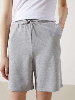 Beli Lastikli Kad?n ?ort