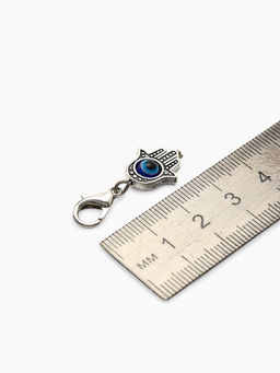 Цена за 5 шт. Шарм для браслета на карабине «Оберег рука Хамса», синий в серебре