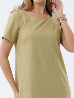 Платье с ассиметричной линией низа оливковое