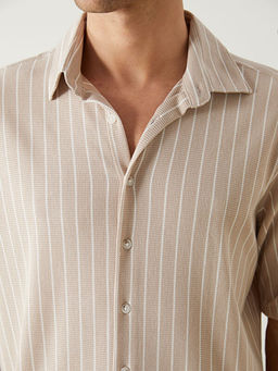 Regular Fit K?sa Kollu ?izgili Erkek G?mlek