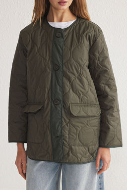 TRENDYOLMILLA Haki Renk Bloklu Su Itici Kapitone Mont TWOAW23MO00134 фото 27