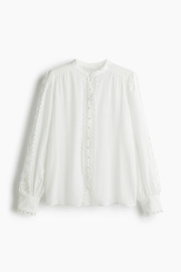 Blusa con detalles de encaje