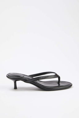 Siyah 4,5 cm Kad?n Parmak Aras? Topuklu Terlik TAKSS26TO00058