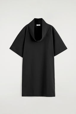VESTIDO CORTO CON CUELLO CHIMENEA