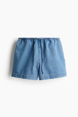 Pantal?n corto en denim con cord?n de ajuste