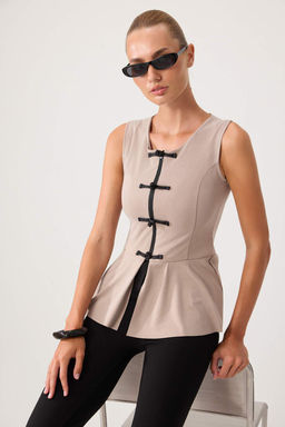 Vizon D_z Peplum Havuz Yaka Standart Kol Kolsuz Modal _rme Bluz TWOSS26BZ01052