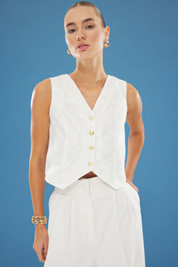 TRENDYOLMILLA Beyaz Fitted V Yaka Dantel Detayl? Crop Dokuma Yelek TWOSS25YE00040 фото 2