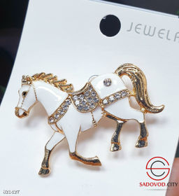 Брошка женская с символом года