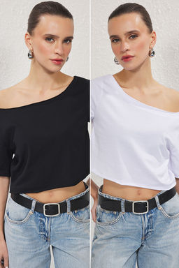 Trendyolmilla Siyah-Beyaz 2li Paket %100 Pamuk Asimetrik Kay?k Yaka Crop Orme T-Shirt TWOSS25TS00194  фото 7