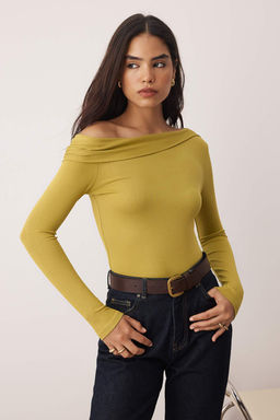 Yag Yesili Asimetrik Yaka Fitted/Vucuda Oturan Orme Bluz TWOAW26BZ00099