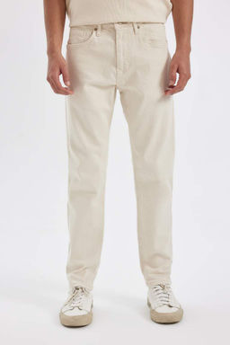 Узкие зауженные джинсовые брюки с нормальной талией и зауженной посадкой