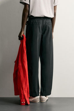PANTAL?N RELAXED FIT PLIEGUES / Negro - Zara фото 2