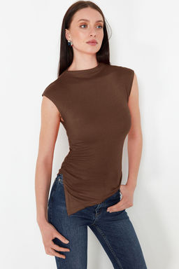 Kahverengi Dik Yaka Buzgu/Drape Detayl? Fitted/Vucuda Oturan Asimetrik Orme Bluz TWOSS24BZ00534