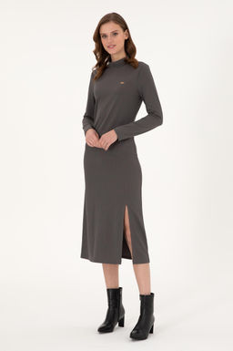 Женское трикотажное платье антрацитового цвета Неожиданная скидка в корзине