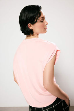 Trendyol Studio Pembe Duz Regular Bisiklet Yaka Dusuk Kol Kolsuz Esnek Orme Bluz TWOSS26BZ00580