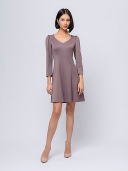 Платье цвета мокко длины мини с рукавами 3/4 и v-образным вырезом - 1001dress фото 2