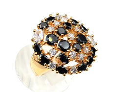 Кольцо позолоченное "Россыпь" с чёрным цирконом и белым, размер 19