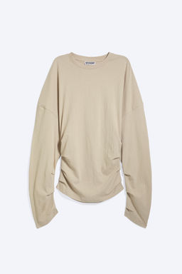 Top con pliegues y mangas largas
