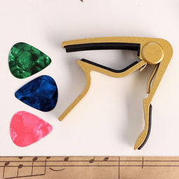 Каподастр Music Life золотистый + 3 медиатора в подарок