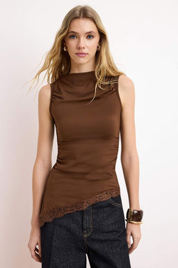 Kahverengi Fitted/Vucuda Oturan Asimetrik Dantel Detayl? Esnek Orme Bluz TWOSS26BZ00442